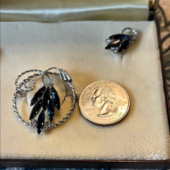 Tru-Kay Silver and Blue Jewelry Set - Picture 6 of 8